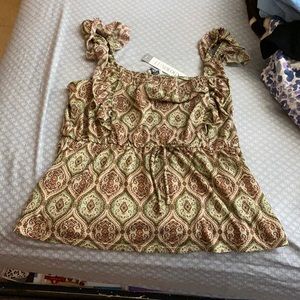 Print sleeveless blouse fall colors